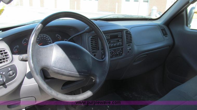 image for item E3860 2002 Ford F150 XL SuperCab pickup truck