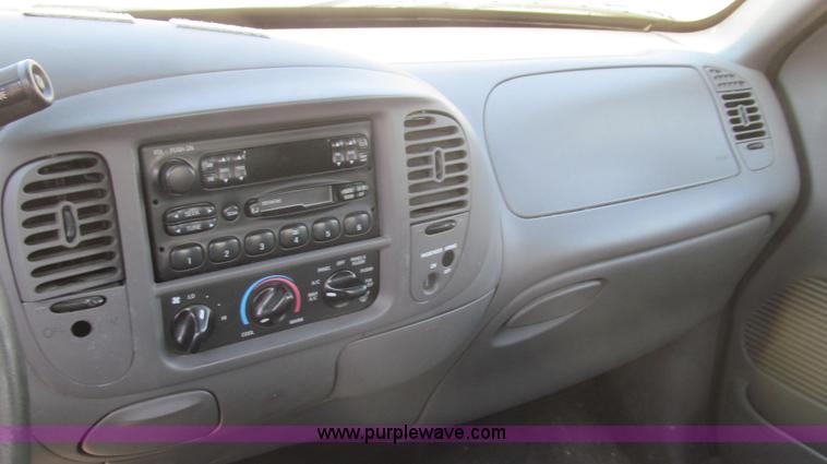 image for item E3860 2002 Ford F150 XL SuperCab pickup truck