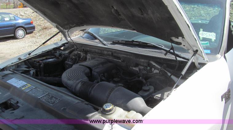 image for item E3860 2002 Ford F150 XL SuperCab pickup truck