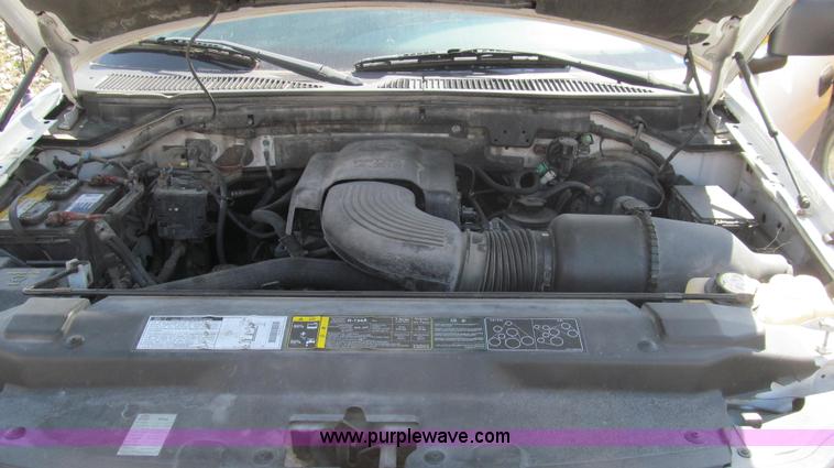 image for item E3860 2002 Ford F150 XL SuperCab pickup truck