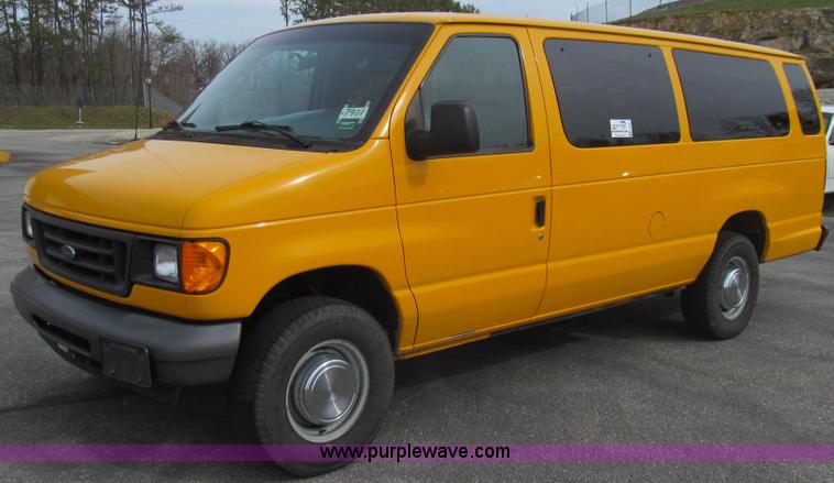 image for item E3861 2006 Ford E350 van