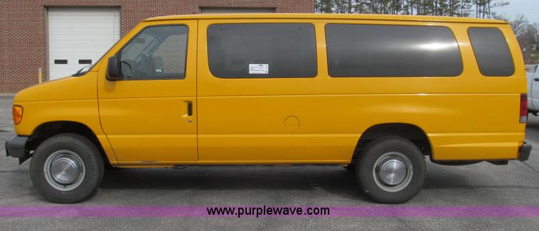 image for item E3861 2006 Ford E350 van