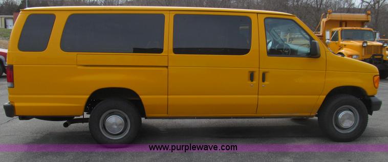 image for item E3861 2006 Ford E350 van