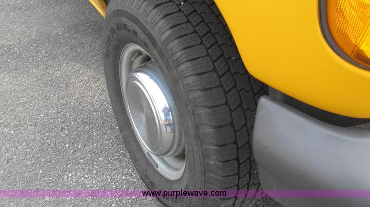 image for item E3861 2006 Ford E350 van