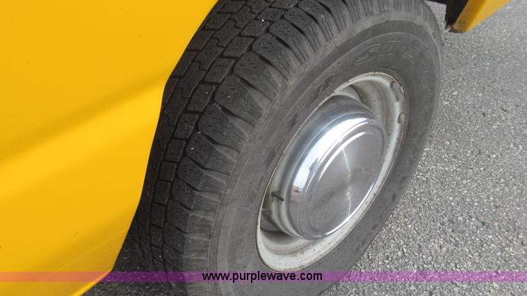 image for item E3861 2006 Ford E350 van