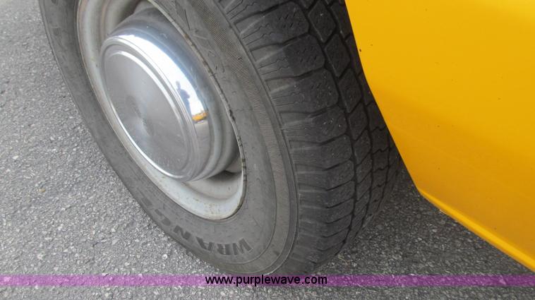 image for item E3861 2006 Ford E350 van