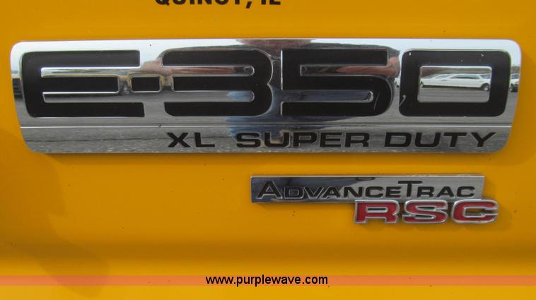 image for item E3861 2006 Ford E350 van