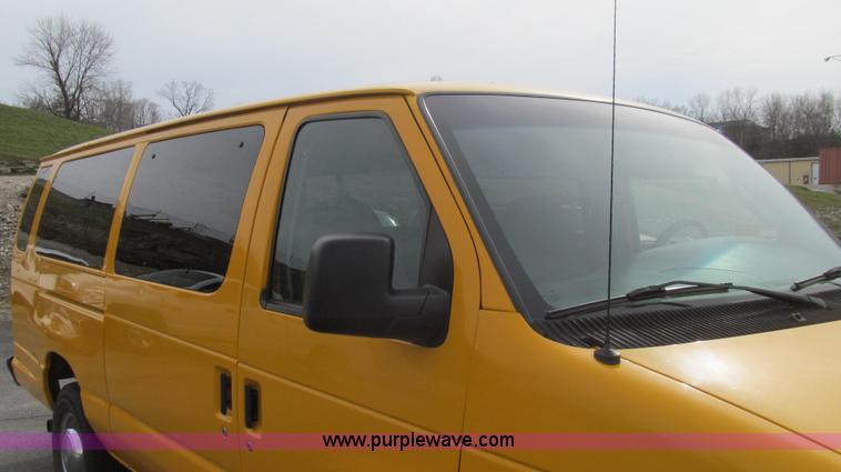 image for item E3861 2006 Ford E350 van