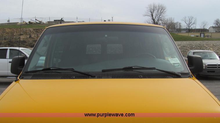 image for item E3861 2006 Ford E350 van