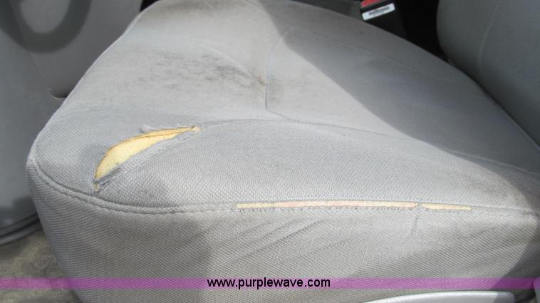 image for item E3861 2006 Ford E350 van