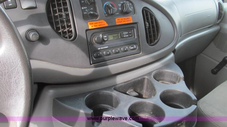 image for item E3861 2006 Ford E350 van