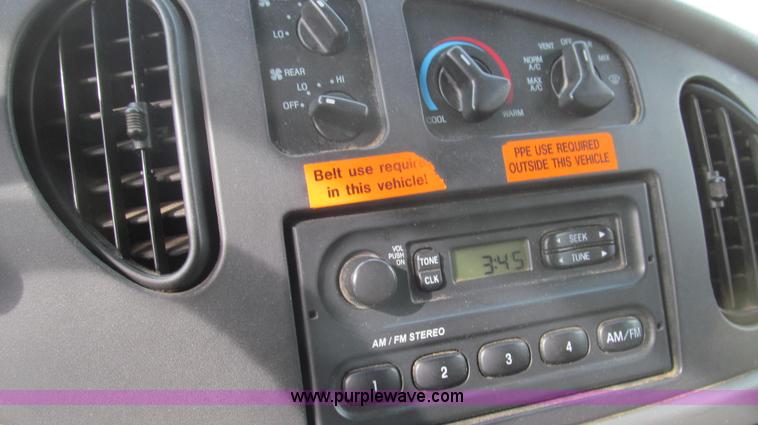 image for item E3861 2006 Ford E350 van