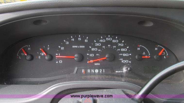 image for item E3861 2006 Ford E350 van