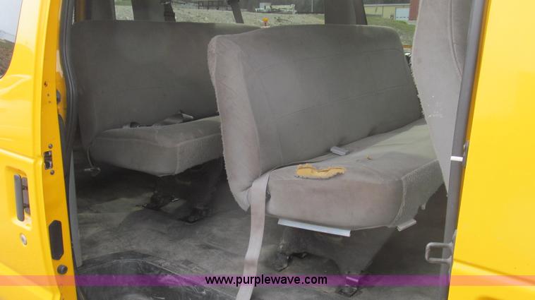 image for item E3861 2006 Ford E350 van