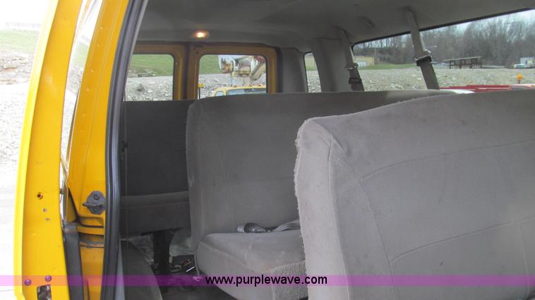 image for item E3861 2006 Ford E350 van