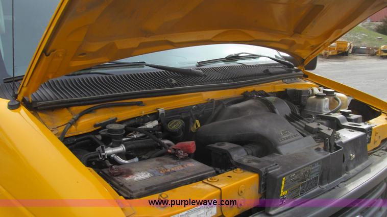 image for item E3861 2006 Ford E350 van