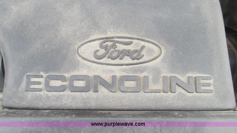 image for item E3861 2006 Ford E350 van