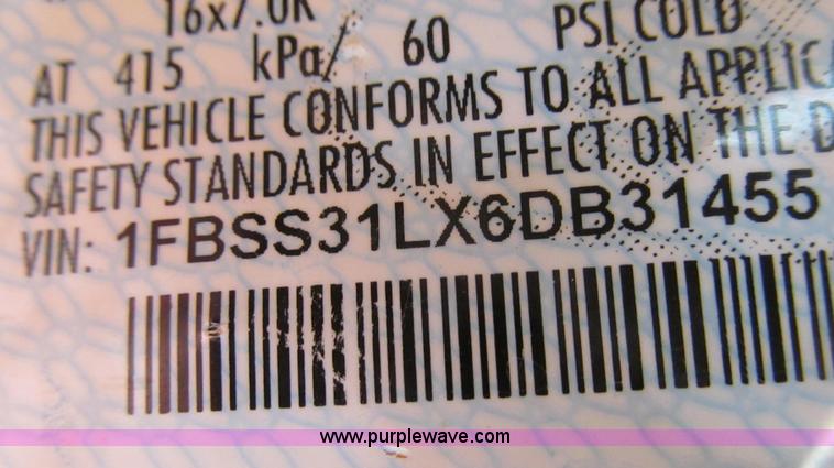 image for item E3861 2006 Ford E350 van