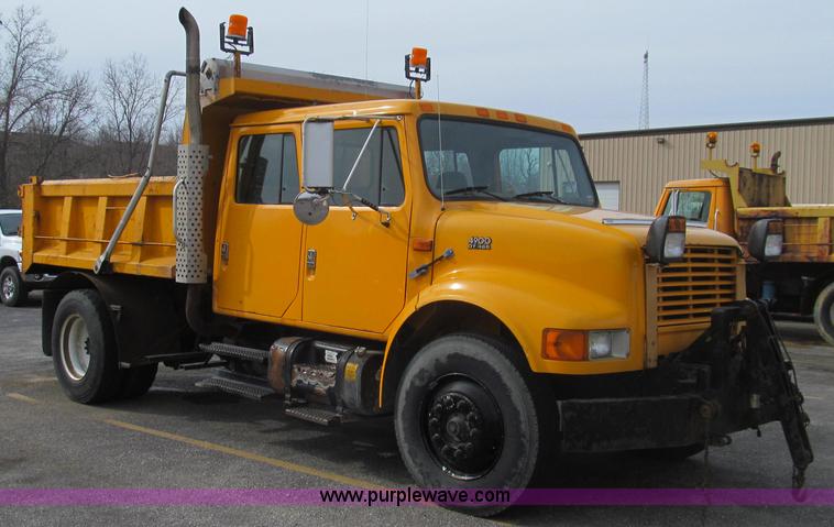 image for item E3862 1997 International 4900 CrewCab dump truck
