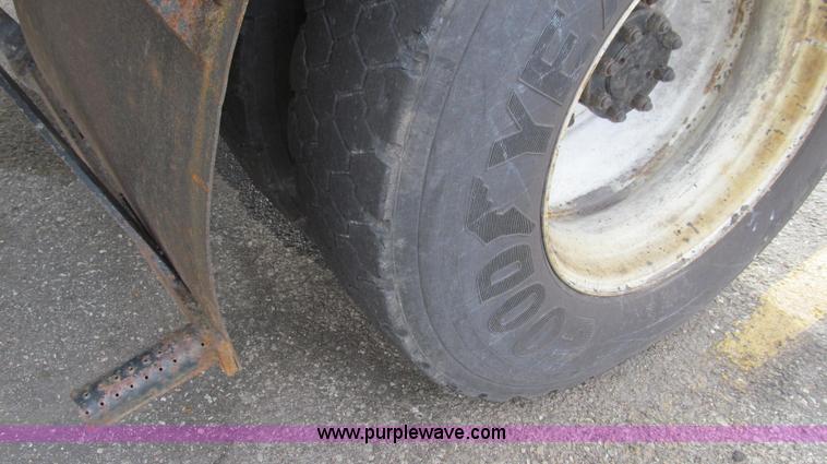 image for item E3862 1997 International 4900 CrewCab dump truck