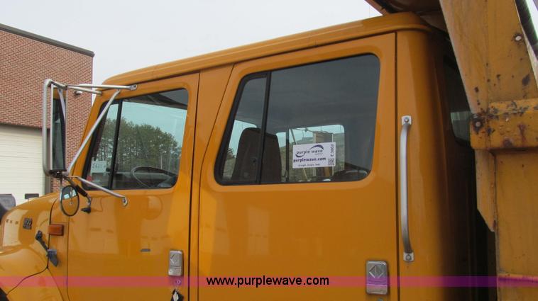 image for item E3862 1997 International 4900 CrewCab dump truck