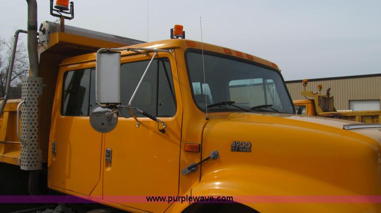 image for item E3862 1997 International 4900 CrewCab dump truck
