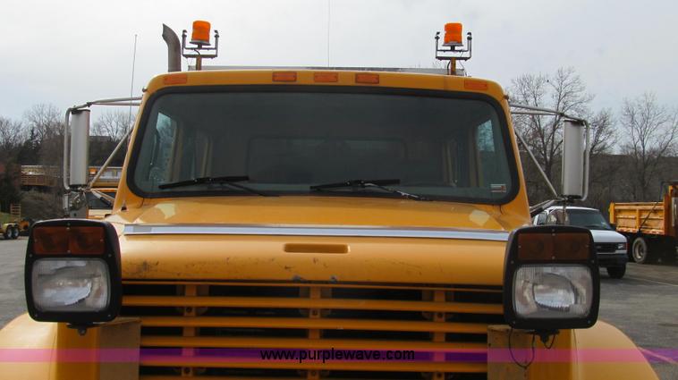 image for item E3862 1997 International 4900 CrewCab dump truck