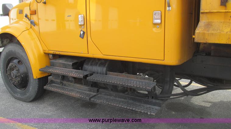 image for item E3862 1997 International 4900 CrewCab dump truck