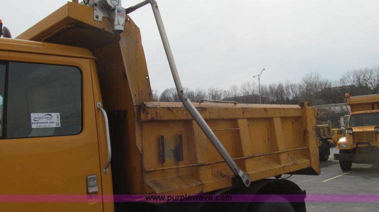 image for item E3862 1997 International 4900 CrewCab dump truck