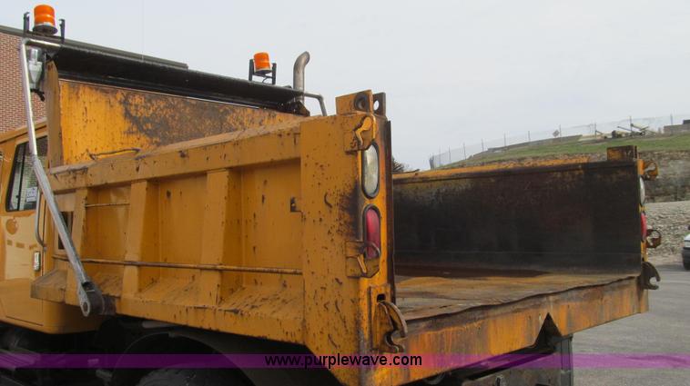 image for item E3862 1997 International 4900 CrewCab dump truck