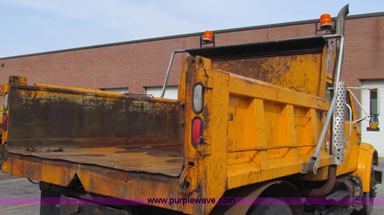 image for item E3862 1997 International 4900 CrewCab dump truck