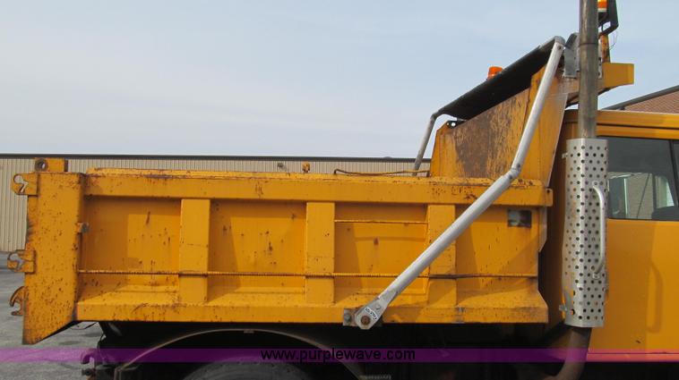 image for item E3862 1997 International 4900 CrewCab dump truck
