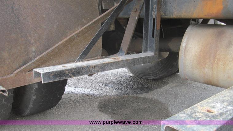 image for item E3862 1997 International 4900 CrewCab dump truck