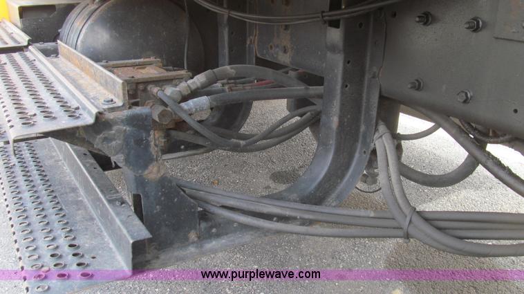 image for item E3862 1997 International 4900 CrewCab dump truck