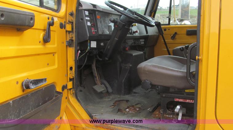 image for item E3862 1997 International 4900 CrewCab dump truck