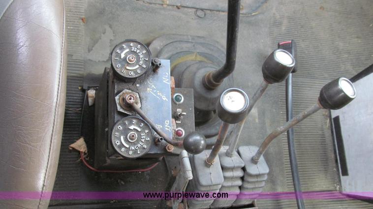 image for item E3862 1997 International 4900 CrewCab dump truck