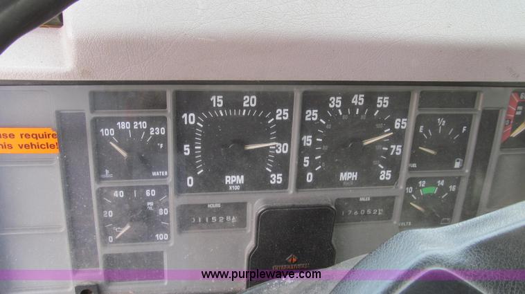 image for item E3862 1997 International 4900 CrewCab dump truck