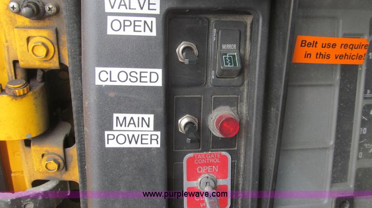 image for item E3862 1997 International 4900 CrewCab dump truck