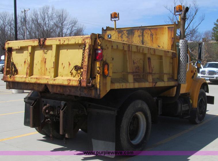 image for item E3863 1995 International 4900 dump truck