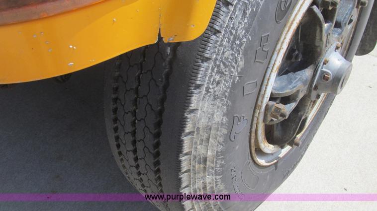 image for item E3863 1995 International 4900 dump truck