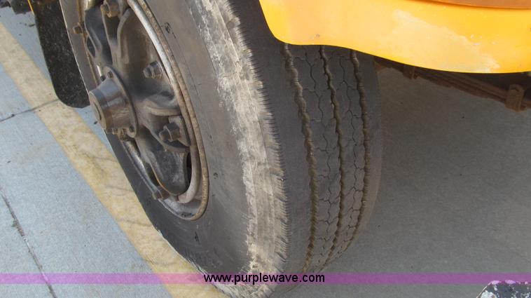 image for item E3863 1995 International 4900 dump truck