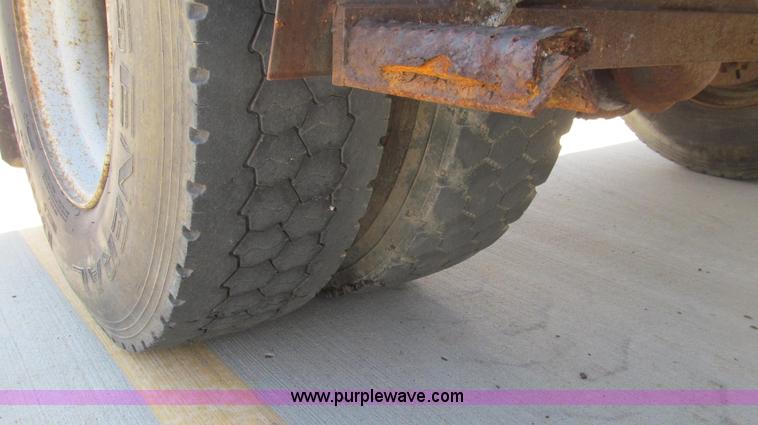 image for item E3863 1995 International 4900 dump truck