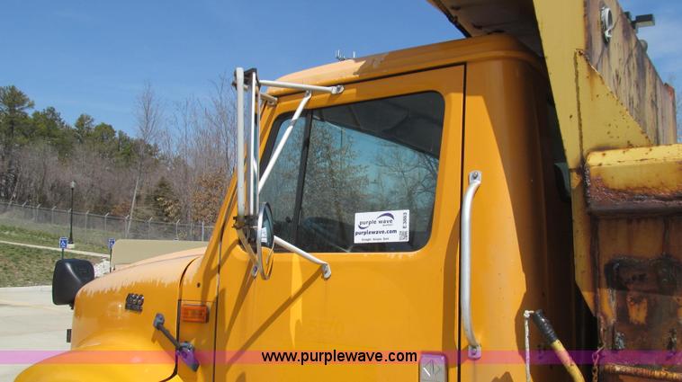 image for item E3863 1995 International 4900 dump truck