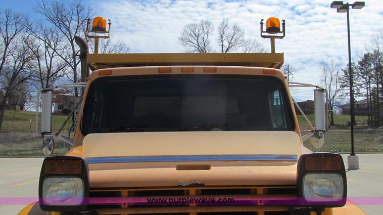 image for item E3863 1995 International 4900 dump truck