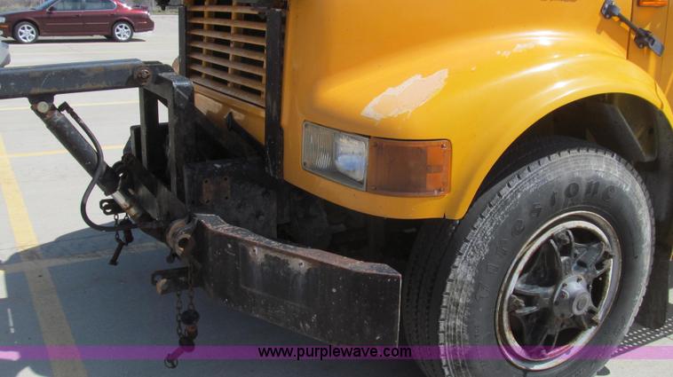 image for item E3863 1995 International 4900 dump truck