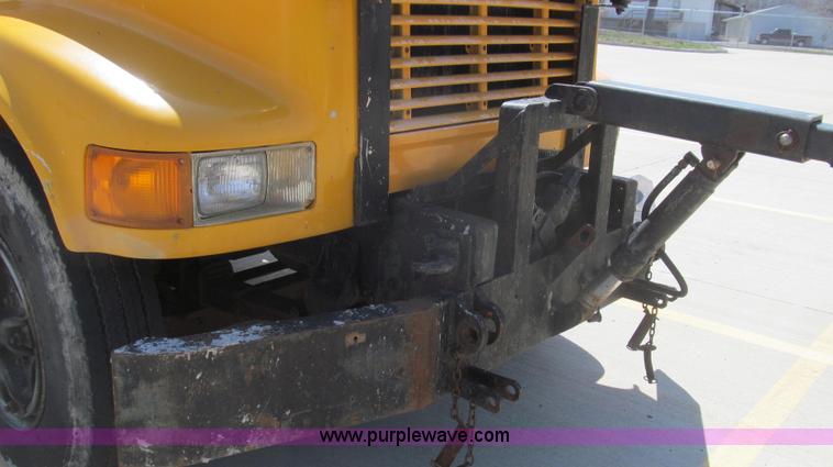 image for item E3863 1995 International 4900 dump truck