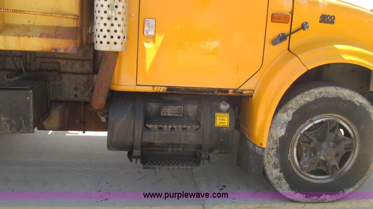 image for item E3863 1995 International 4900 dump truck