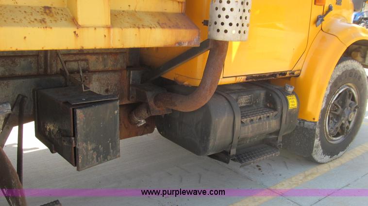 image for item E3863 1995 International 4900 dump truck