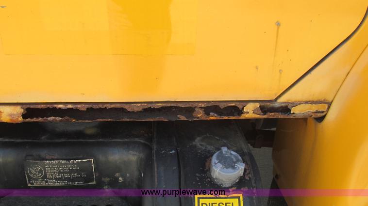 image for item E3863 1995 International 4900 dump truck