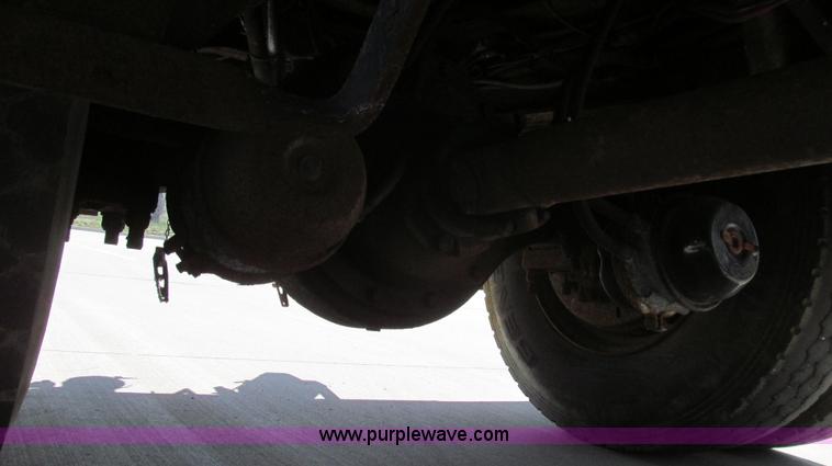 image for item E3863 1995 International 4900 dump truck